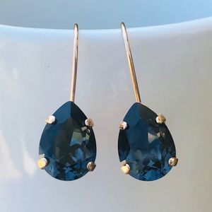 Swarovski teardrop graphite drop earrings!!